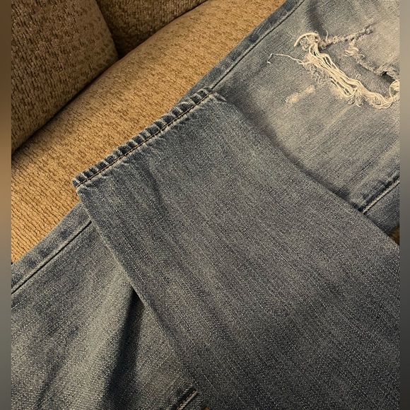 Slightly worn American eagle ripped jeans - Picture 5 of 5